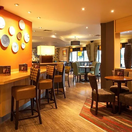 Premier Inn East Midlands Airport-3
